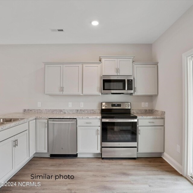 157 Loren Rd, Hubert, NC 28539 - kitchen with light wood-style flooring, stainless steel appliances, baseboards, and visible vents