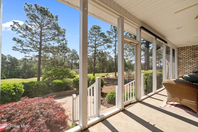 sunroom featuring ceiling fan
