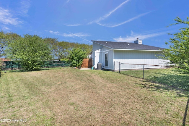 view of yard featuring a fenced backyard