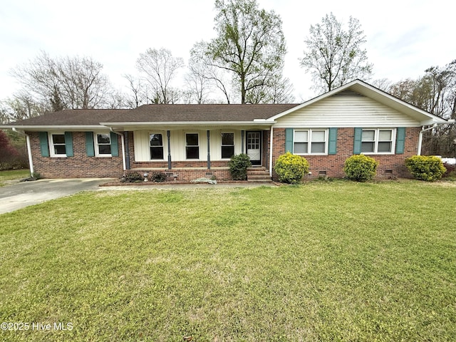 114 Long Leaf Ln, Plymouth, NC 27962 - ranch-style house with roof with shingles, a front lawn, and brick siding