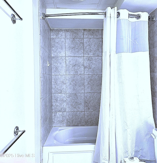 106 N Water Street 205 & 206, Wilmington, NC 28401 - full bathroom with shower / tub combo with curtain