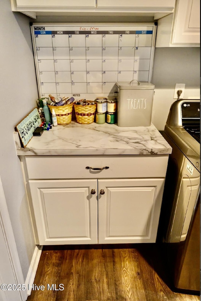 1714 Pine St, Elizabeth City, NC 27909 - interior details featuring baseboards, washer / clothes dryer, and wood finished floors