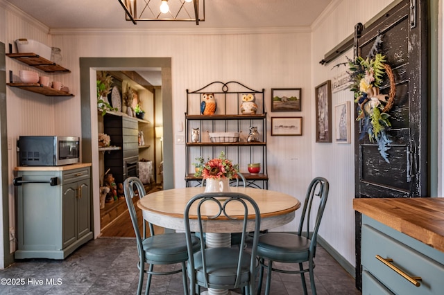 dining room with crown molding