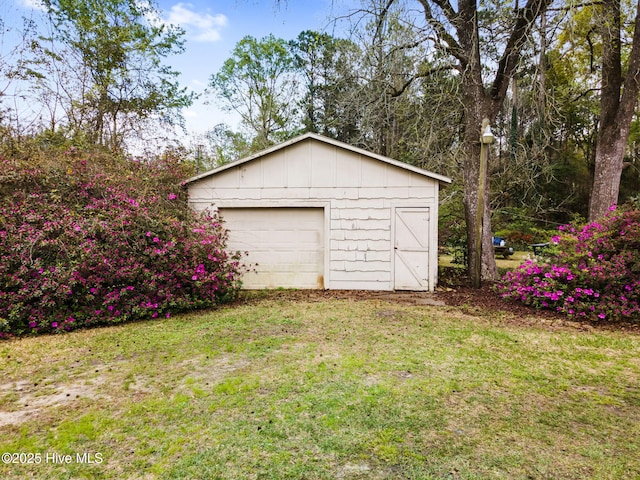 view of detached garage