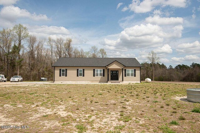 1560 White Oak River Rd, Maysville, NC 28555 - ranch-style home with a front yard