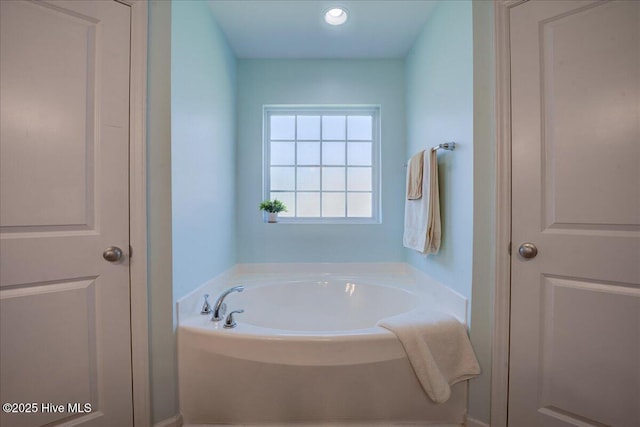 115 Kenmore Ct, New Bern, NC 28560 - full bathroom featuring a bath and recessed lighting
