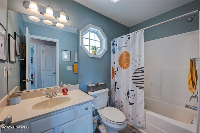 115 Kenmore Ct, New Bern, NC 28560 - full bathroom featuring toilet, vanity, and shower / bathtub combination with curtain