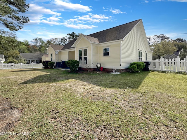 view of front of home with roof with shingles