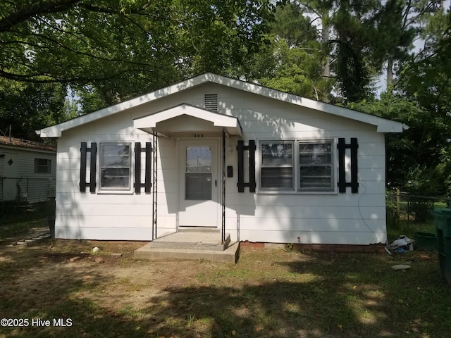403 Jamesville Rd, Williamston, NC 27892 - bungalow with fence