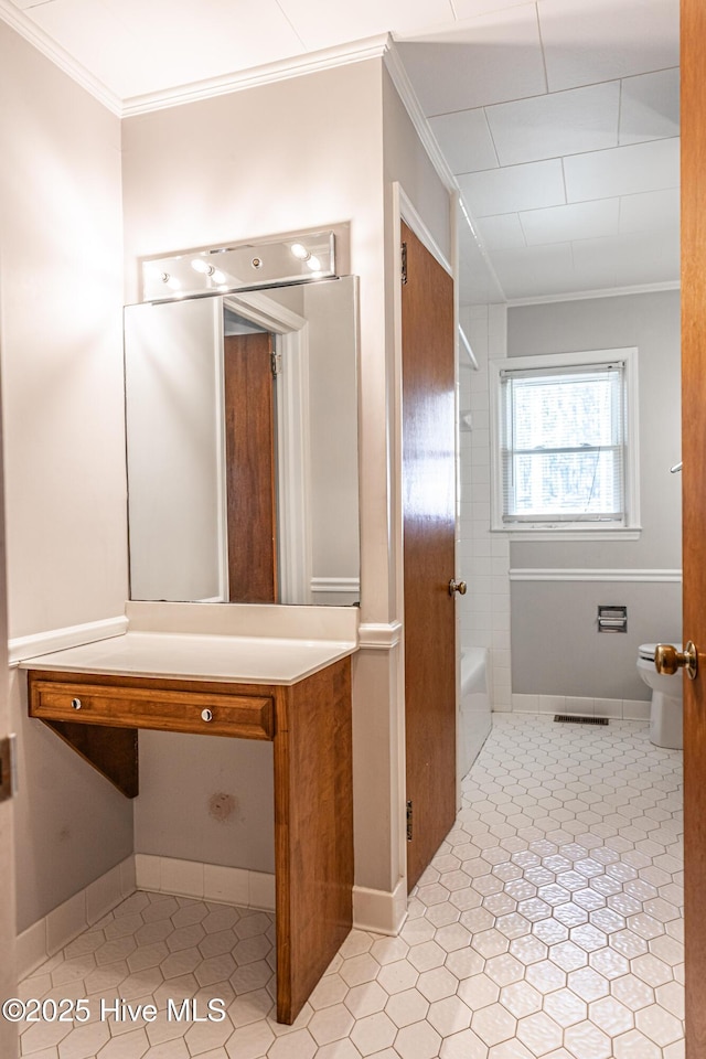 full bathroom with visible vents, ornamental molding, toilet, and shower / bathing tub combination
