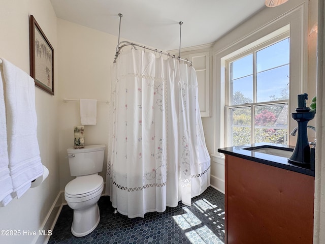 full bath featuring a shower with curtain, baseboards, tile patterned flooring, and toilet