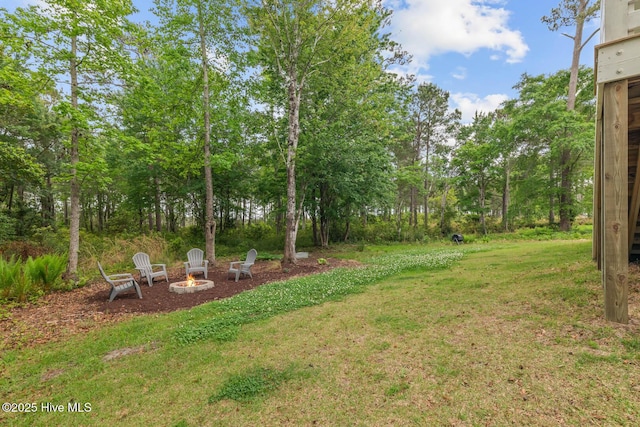 view of yard featuring a fire pit