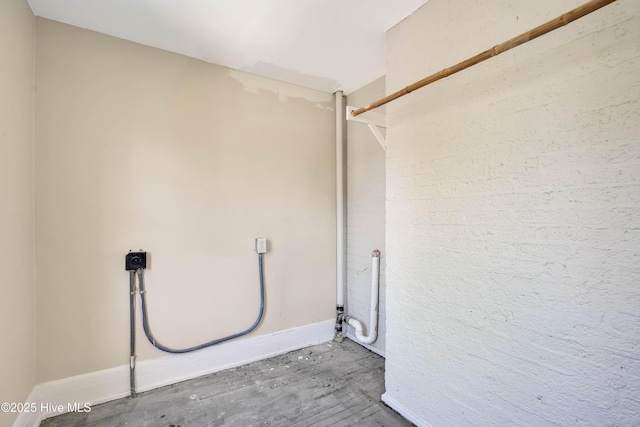clothes washing area featuring laundry area and baseboards