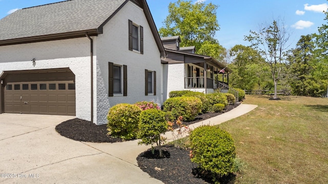 301 Pine Crest Rd, Trent Woods, NC 28562 - view of side of property featuring a lawn, driveway, an attached garage, and a porch