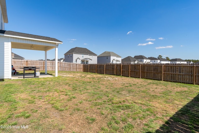 view of yard featuring a fenced backyard, a residential view, a patio, and ceiling fan