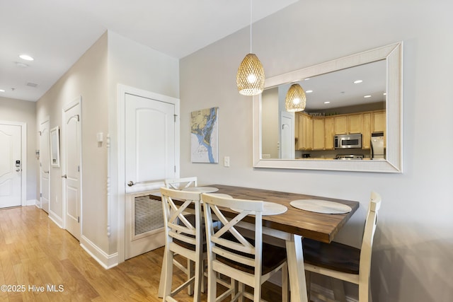 dining area featuring recessed lighting, baseboards, and light wood-type flooring