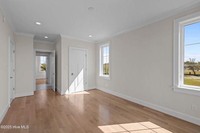 unfurnished bedroom featuring light wood-style flooring, baseboards, recessed lighting, and crown molding