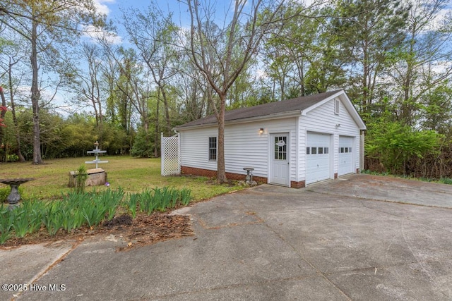 view of detached garage