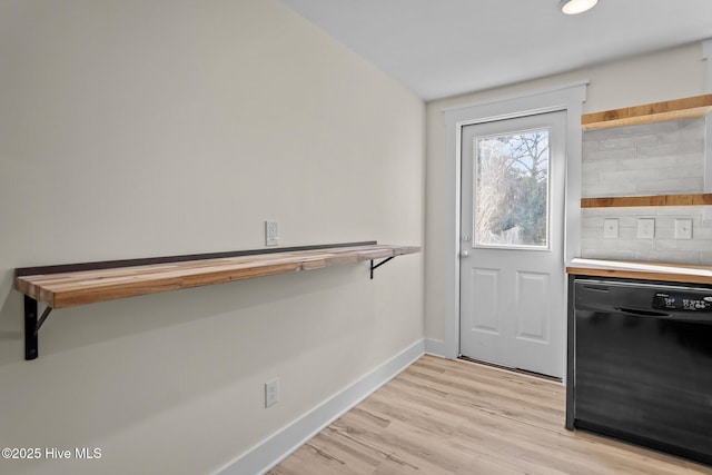 608 S 14th St, Wilmington, NC 28401 - entryway featuring baseboards and light wood finished floors
