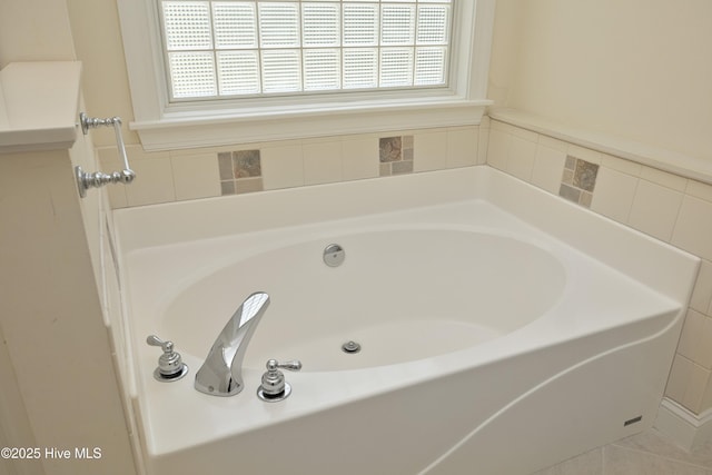 995 Monticello Dr, Pinehurst, NC 28374 - full bathroom featuring a garden tub