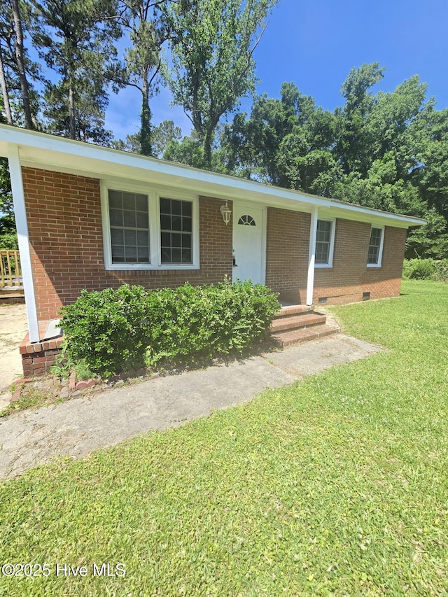 100 Knight Pl, Jacksonville, NC 28546 - ranch-style house with a front yard, brick siding, and crawl space