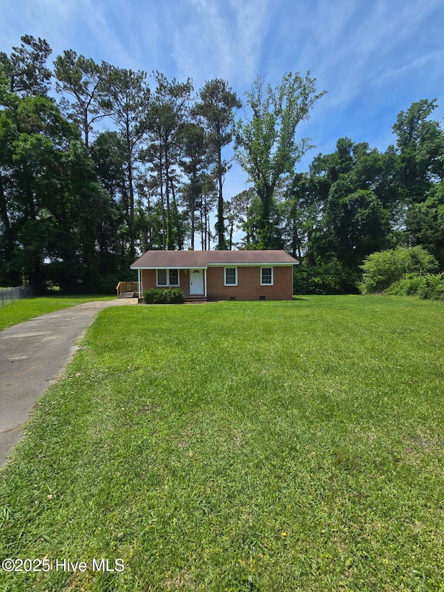 100 Knight Pl, Jacksonville, NC 28546 - ranch-style home with a front yard and driveway