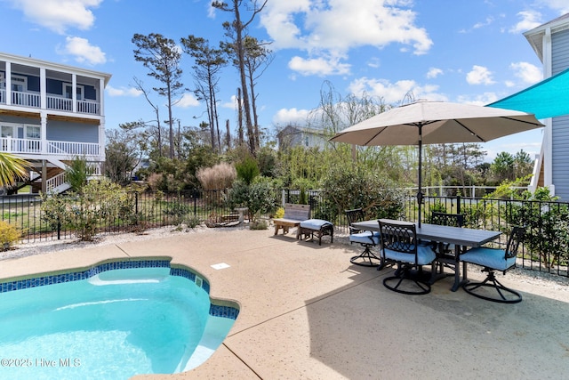 view of swimming pool featuring outdoor dining area, a patio area, a fenced in pool, and fence