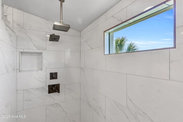 bathroom featuring tiled shower