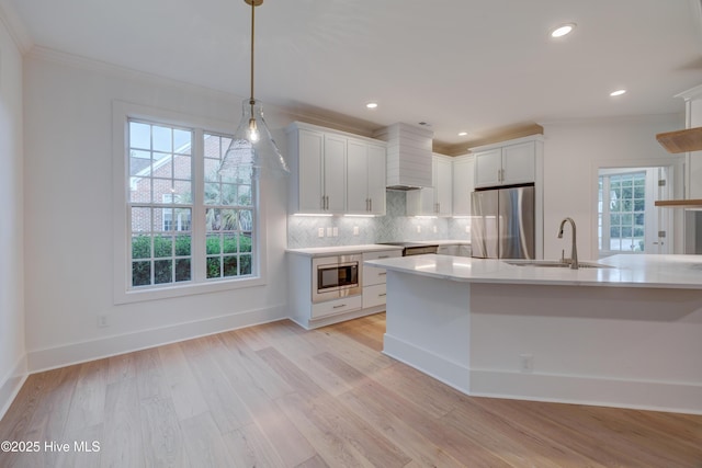 226 Bayfield Dr, Wilmington, NC 28411 - kitchen featuring stainless steel appliances, light countertops, light wood-style flooring, backsplash, and ornamental molding