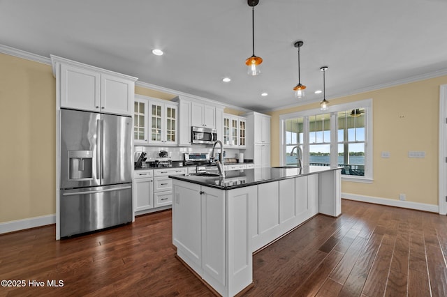 281 Whichard Ln, Chocowinity, NC 27817 - kitchen featuring appliances with stainless steel finishes, dark countertops, ornamental molding, a center island with sink, and white cabinetry