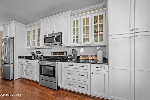 281 Whichard Ln, Chocowinity, NC 27817 - kitchen with stainless steel appliances, dark countertops, backsplash, and white cabinetry