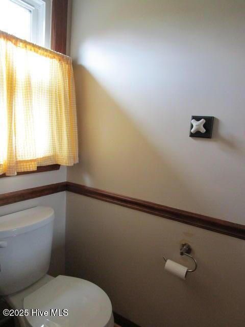 bathroom featuring toilet