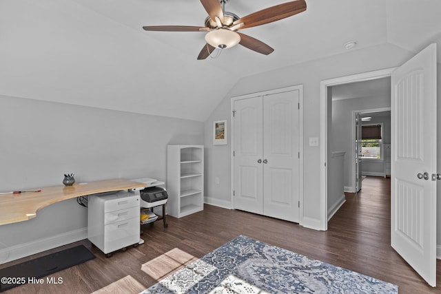 office featuring a ceiling fan, dark wood-style floors, vaulted ceiling, and baseboards