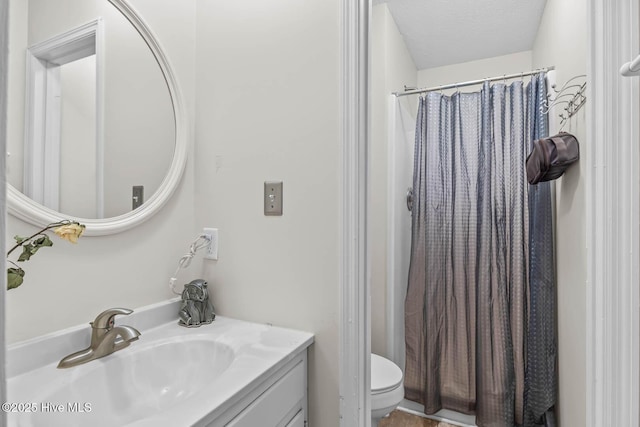 213 Spruce Ct, Jacksonville, NC 28546 - bathroom featuring toilet, vanity, a shower with shower curtain, and a textured ceiling