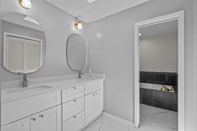carpeted bedroom featuring baseboards, ensuite bathroom, recessed lighting, arched walkways, and a ceiling fan