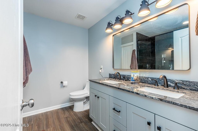 full bathroom featuring visible vents, a sink, baseboards, and wood finished floors