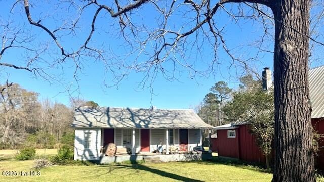 1885 NC-306, Grantsboro, NC 28529 - view of front of home with a porch, a front lawn, and an outbuilding