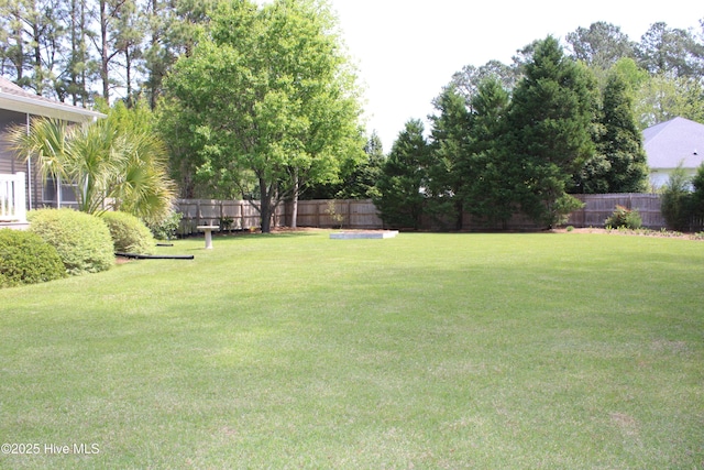 view of yard featuring a fenced backyard
