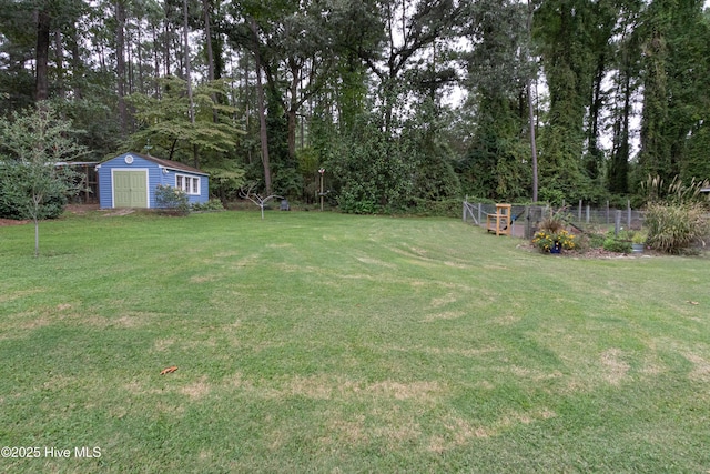 view of yard featuring an outdoor structure and a storage unit