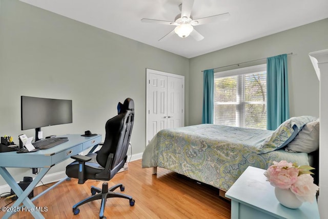 334 NE 48th St, Oak Island, NC 28465 - bedroom featuring a closet, wood finished floors, a desk, and baseboards