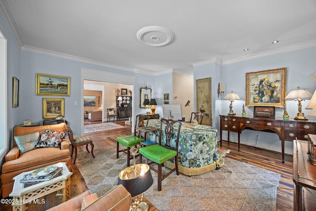 living area with baseboards, ornamental molding, and wood finished floors
