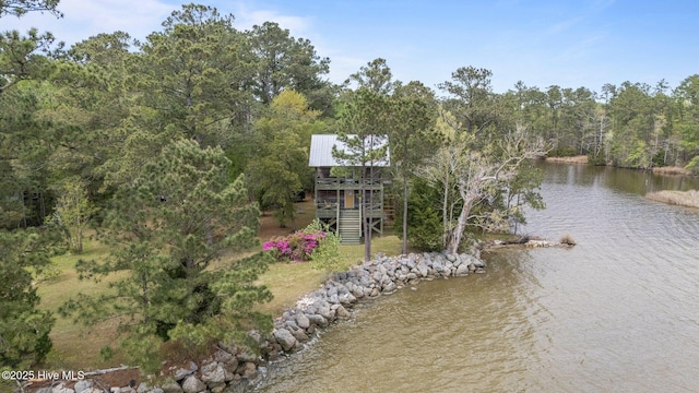 388 Matthews Rd, Bayboro, NC 28515 - aerial view of property and surrounding area featuring a large body of water and a heavily wooded area