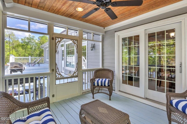sunroom with a ceiling fan