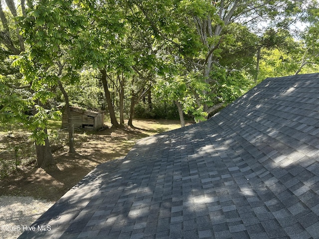 915 N Broad St, Edenton, NC 27932 - exterior view of a shingled roof