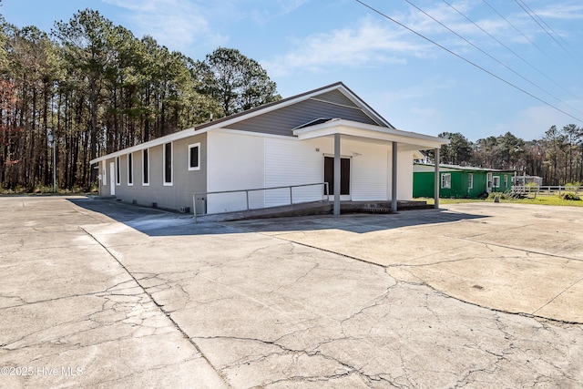 1233 Haw Branch Rd, Beulaville, NC 28518 - single story home with a porch