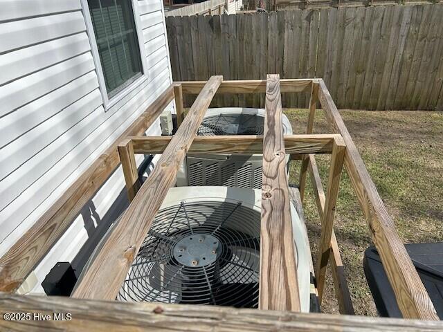 409 E Broad St, Elizabeth City, NC 27909 - exterior details featuring fence