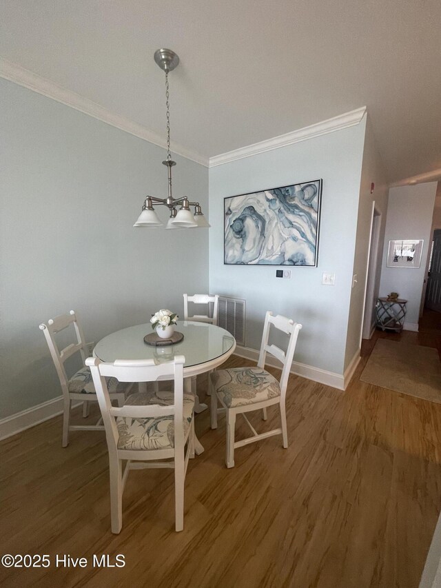 7265 Seashell Ln SW Unit 303, Ocean Isle Beach, NC 28469 - living room featuring crown molding, wood finished floors, ceiling fan, and baseboards