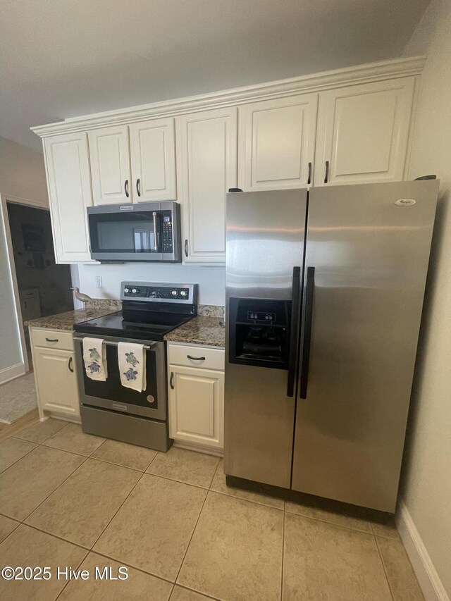 7265 Seashell Ln SW Unit 303, Ocean Isle Beach, NC 28469 - living area with wood finished floors, baseboards, ornamental molding, and ceiling fan