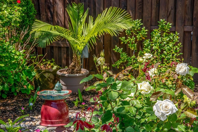 101 Beaufort Walk, Beaufort, NC 28516 - details featuring fence