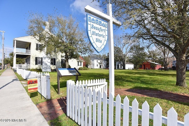 101 Beaufort Walk, Beaufort, NC 28516 - surrounding community featuring a lawn